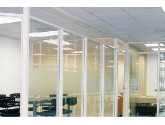 How to distinguish between normally open fire doors and normally closed fire doors